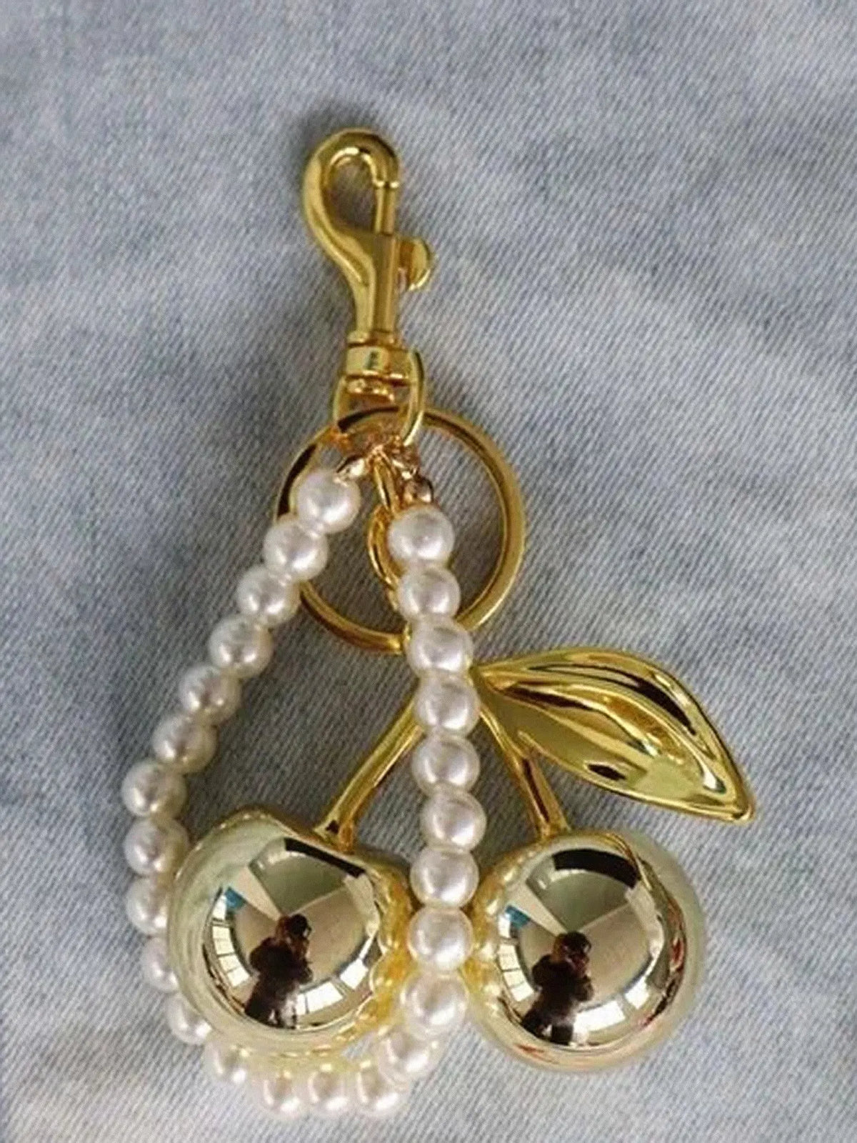 Cherry Keychain, Keychain Accessories, Girly Keychain for Bags, Women's Bag Pendant, Fashion Trend Exquisite Pendant, Women's Backpack Elegant Pendant, Suitable for Valentine's Day and Christmas Gift for Friends