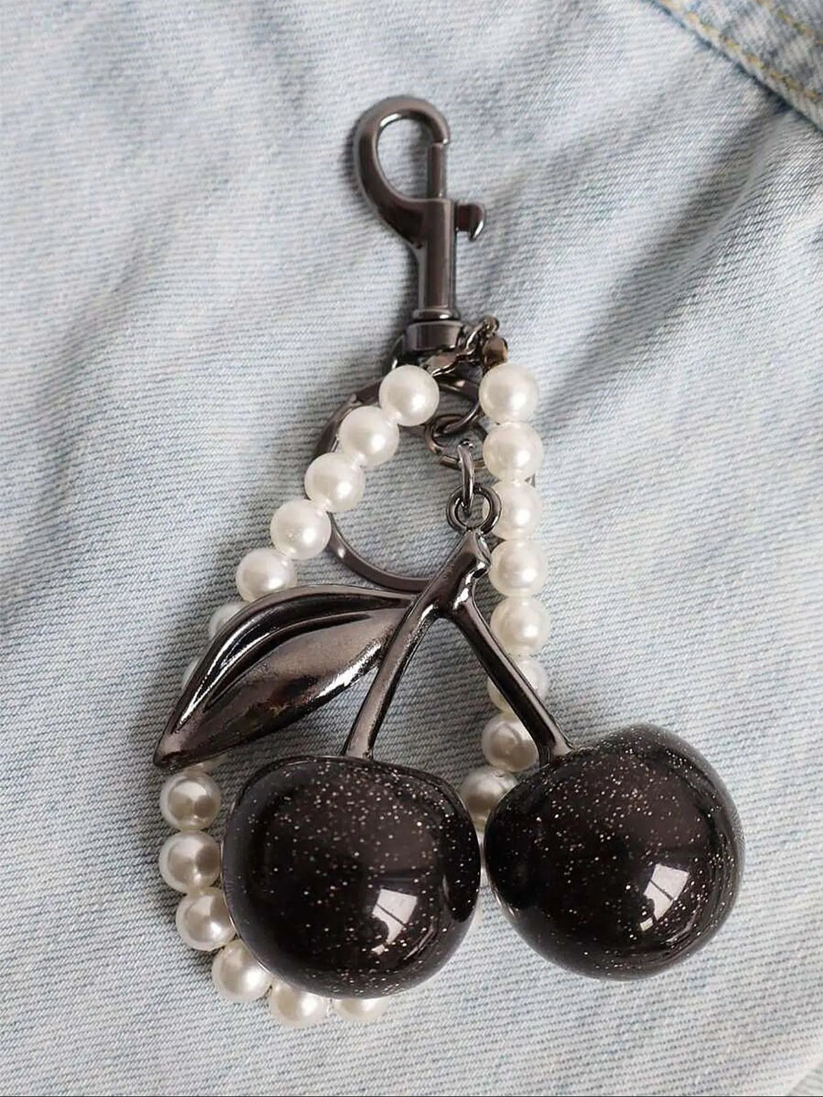 Cherry Keychain, Keychain Accessories, Girly Keychain for Bags, Women's Bag Pendant, Fashion Trend Exquisite Pendant, Women's Backpack Elegant Pendant, Suitable for Valentine's Day and Christmas Gift for Friends